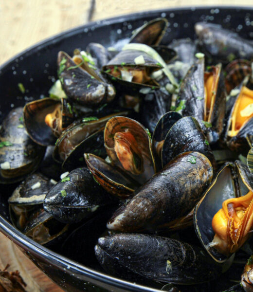 Moules marinières dans plat